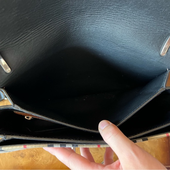 Burberry The D-Ring Medium Bag in Tan Leather with Vintage Check Motif - Picture 7 of 11